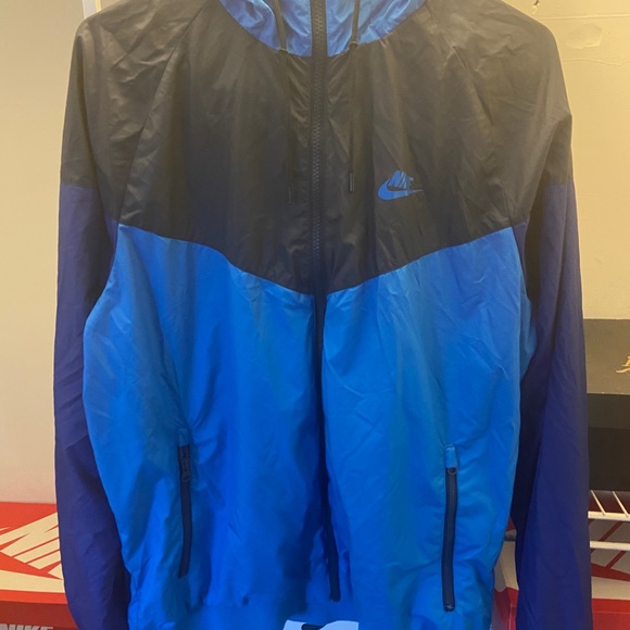 Nike Windrunner Jacket - Picture 2 of 5